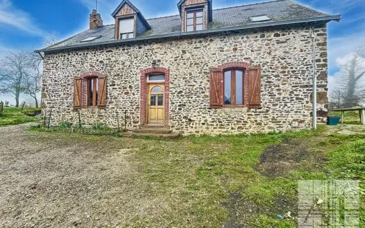 Farmhouse for sale, 8 rooms, 180 m² – 53420