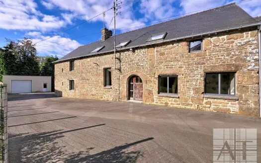 Longère for sale, 11 rooms, 376 m² – 53120