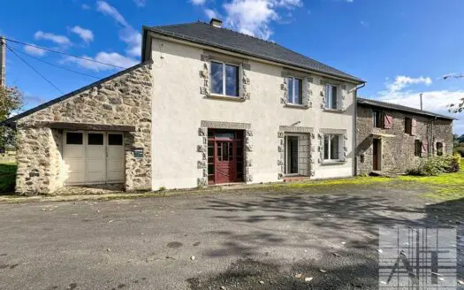 Corps de ferme à vendre, 10 pièces, 325 m² – 53500