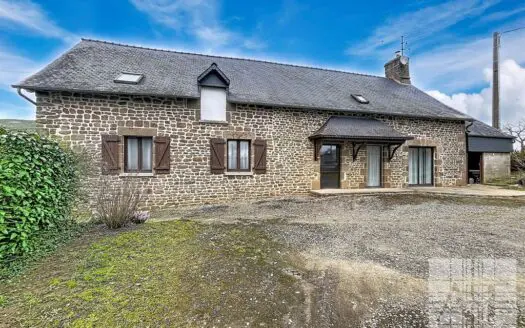 Corps de ferme à vendre, 7 pièces, 142 m² – 53500