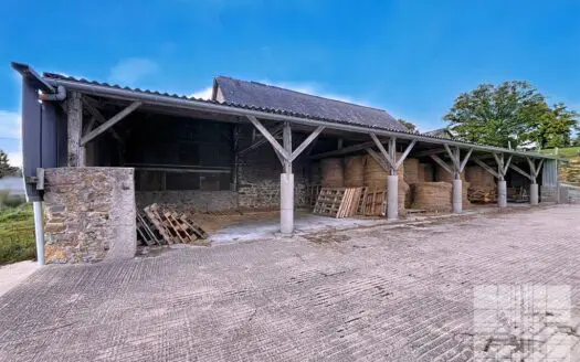 Maison à rénover à vendre, 3 pièces, 160 m² – 53240