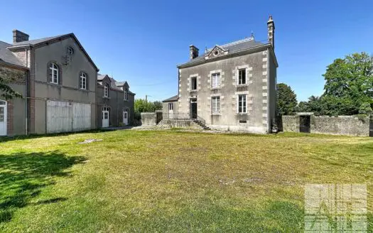 Maison de maître à vendre, 10 pièces, 219 m² – 53250