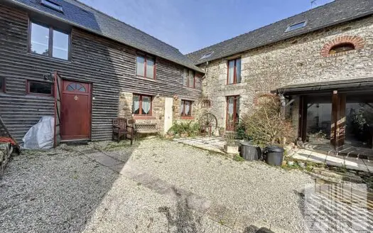 Property for sale, 9 rooms, 242 m² – 53700